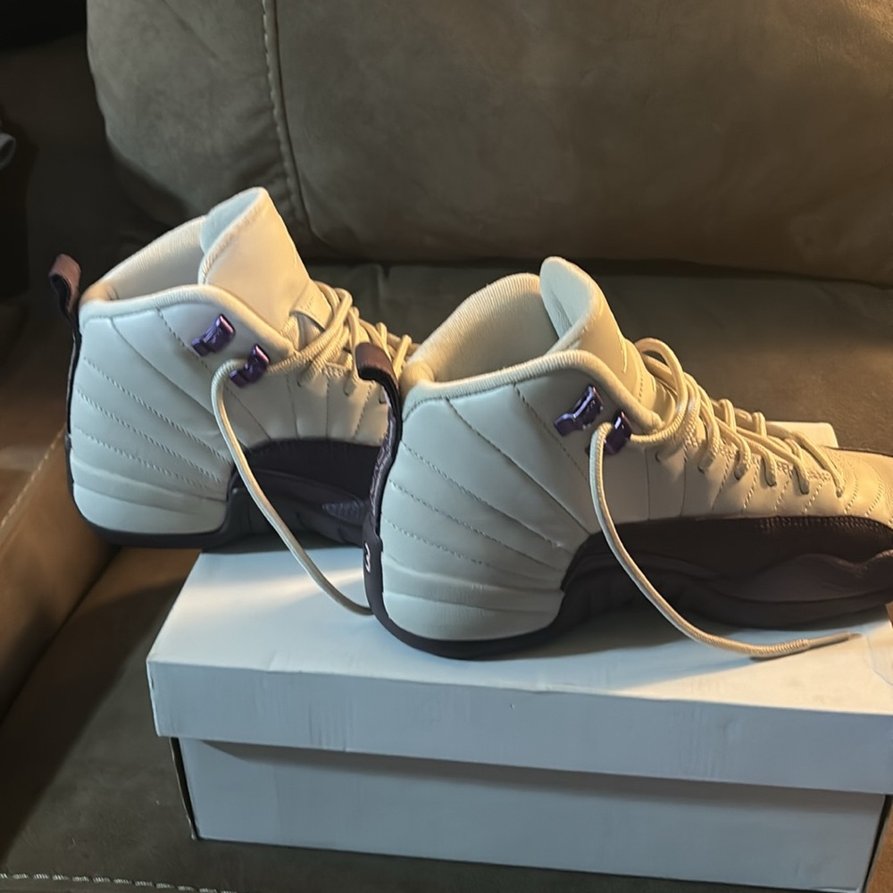 Jordan 12 - Picture 2 of 7